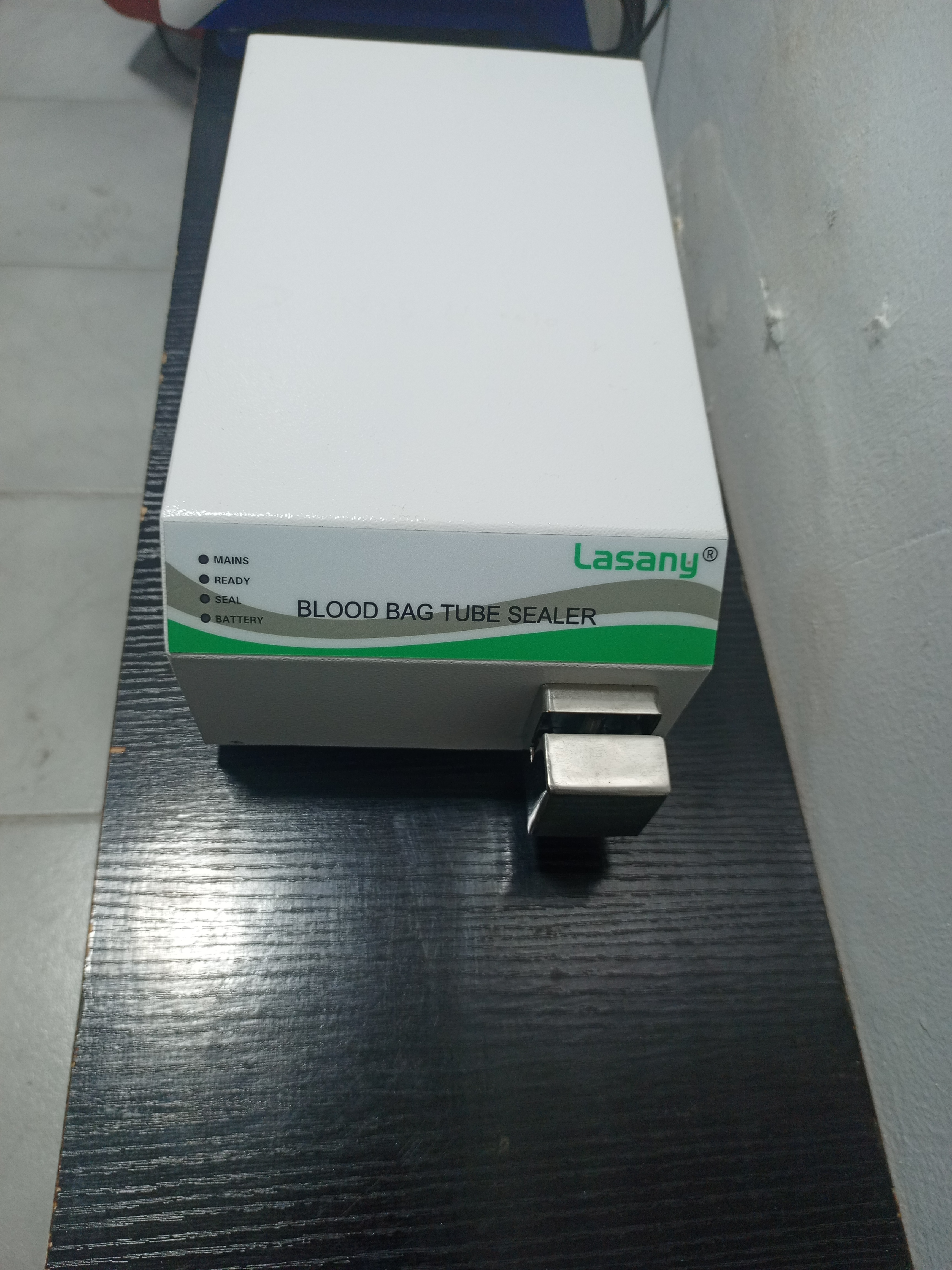 Blood bag tube sealer (Lasany)