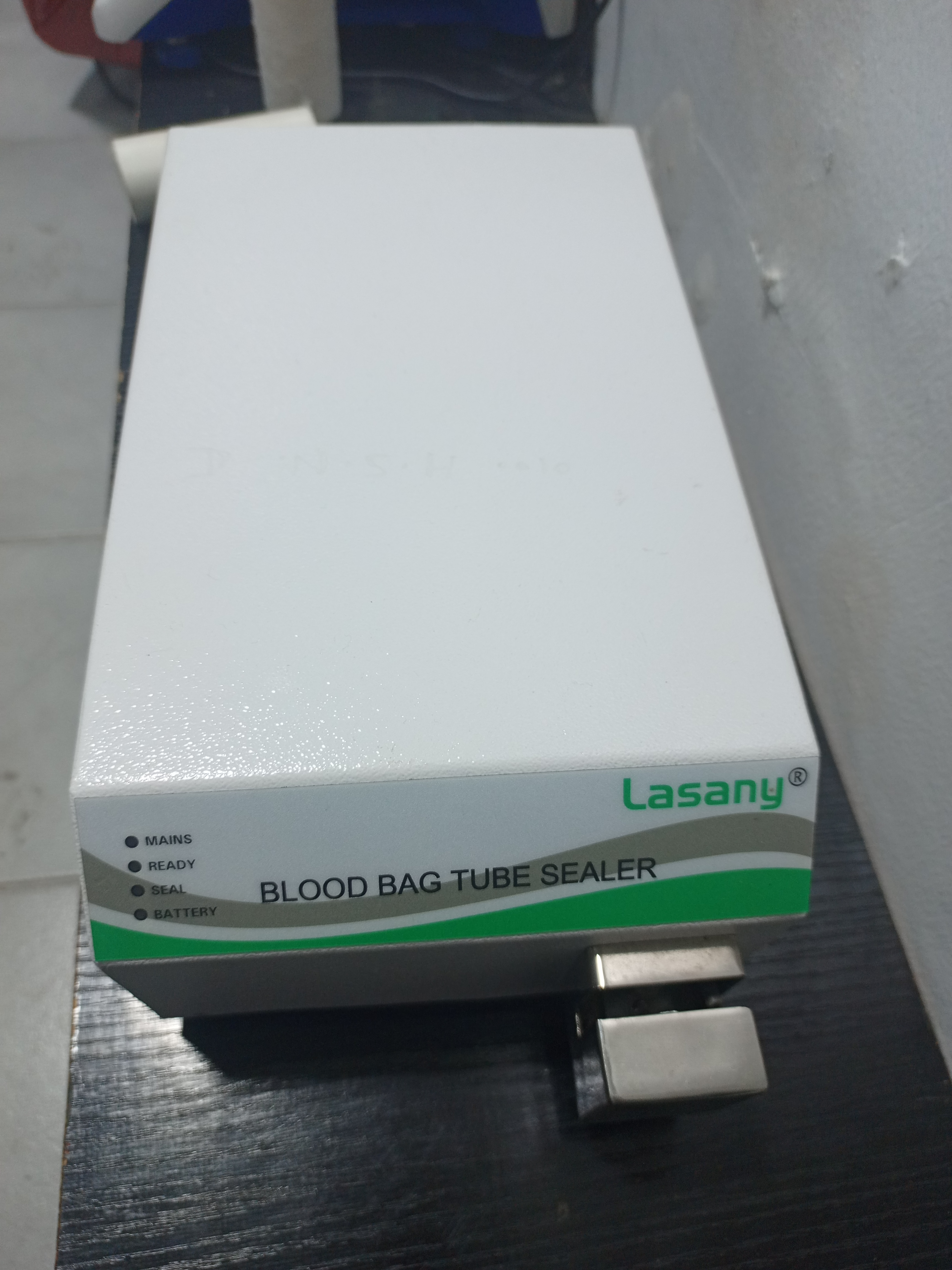 Blood bag tube sealer (Lasany)